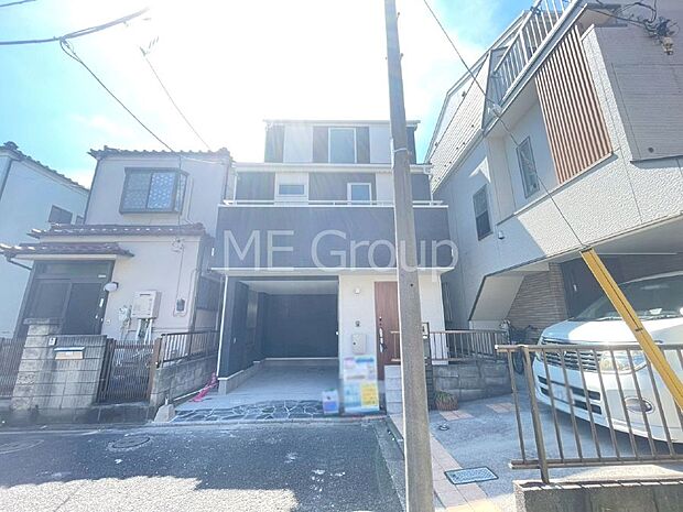 【現地外観写真】上質感あふれる外観デザイン。魅力の住まいを実現。 