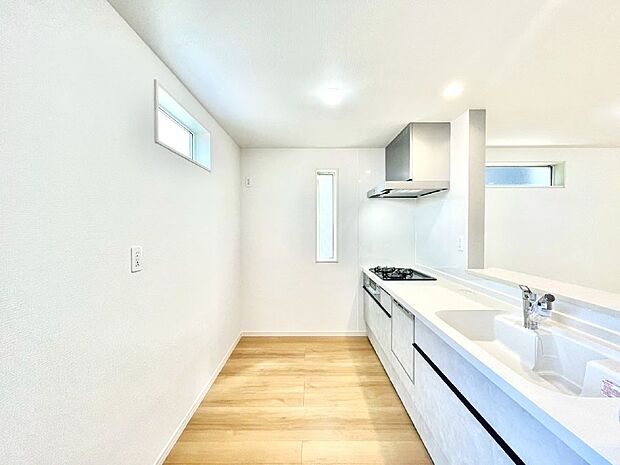 【キッチン】ゆとりあるキッチンではご家族と楽しくお料理ができます。