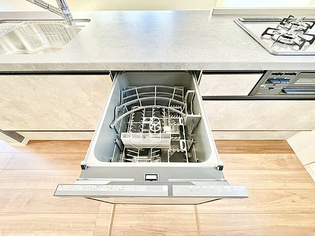 【その他設備(食洗機)】面倒なお片づけは食洗機にお任せ！家事の負担が減って、時間にも気持ちにもゆとりができます。