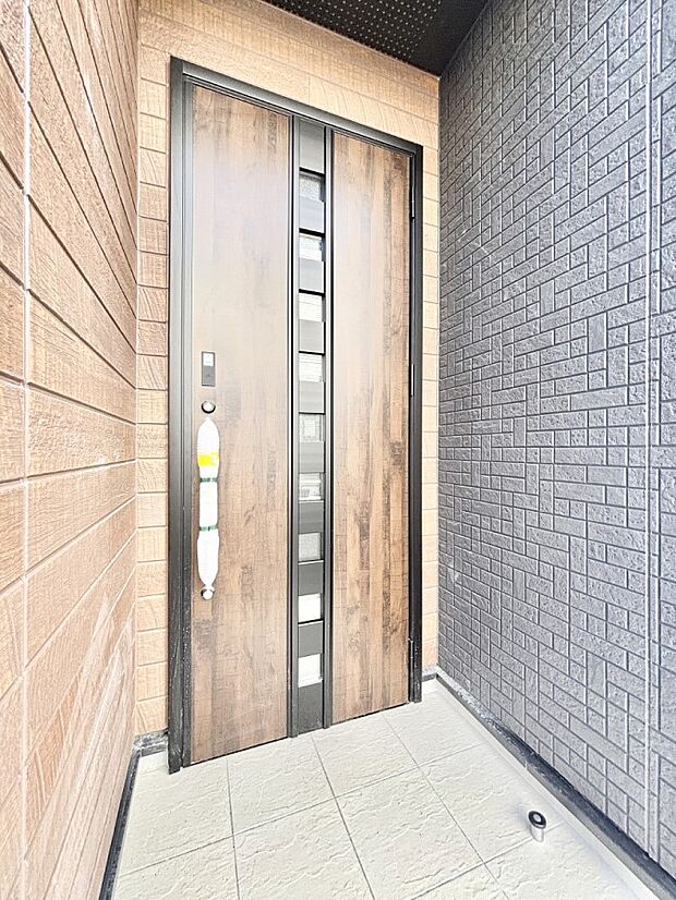 【玄関】大切な家族、来客を出迎える玄関。