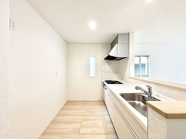 【キッチン】ゆとりあるキッチンではご家族と楽しくお料理ができます。