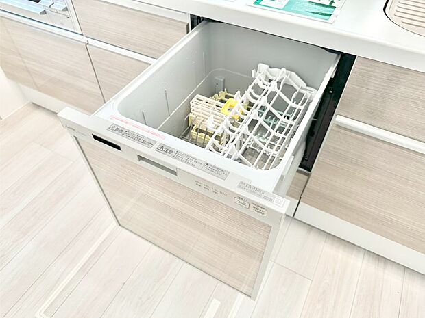 【その他設備(食洗機)】面倒なお片づけは食洗機にお任せ！家事の負担が減って、時間にも気持ちにもゆとりができます。