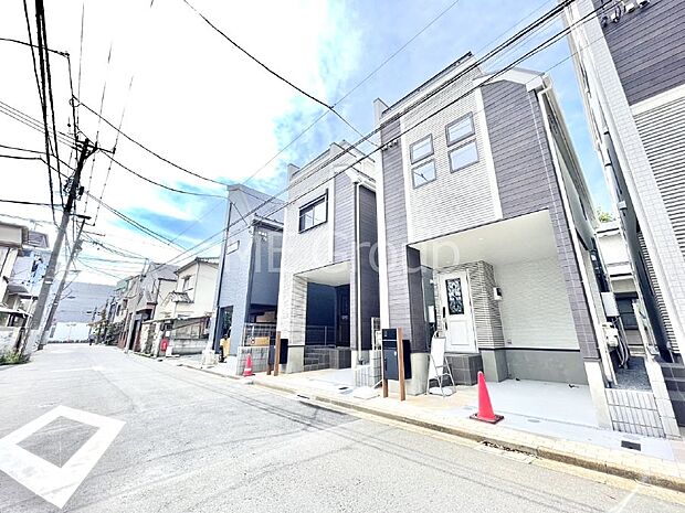 【現地外観写真】たっぷりの陽光と心地よい風が舞い込む住まい 