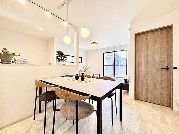 【ダイニング】家族が自然と集まる憩いのスペースになりそう