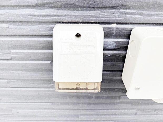 【その他現地】お掃除などに便利な外コンセント