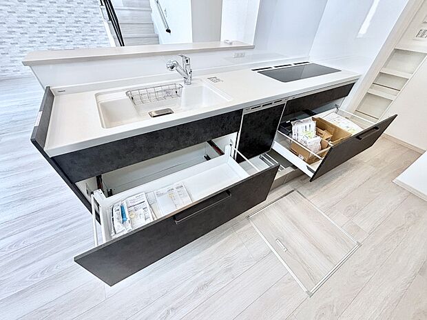 【その他設備(スライド収納)】使いやすさを優先したスライド式収納タイプ!