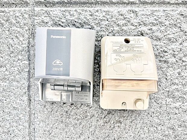 【その他現地】ＥＶ充電用屋外コンセント と外コンセント。