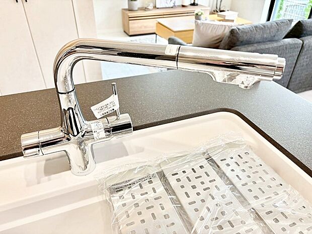 【蛇口一体型浄水器】浄水器一体型のキッチンで洗い物用・料理用と切り替え簡単！タッチレスで更に便利に！