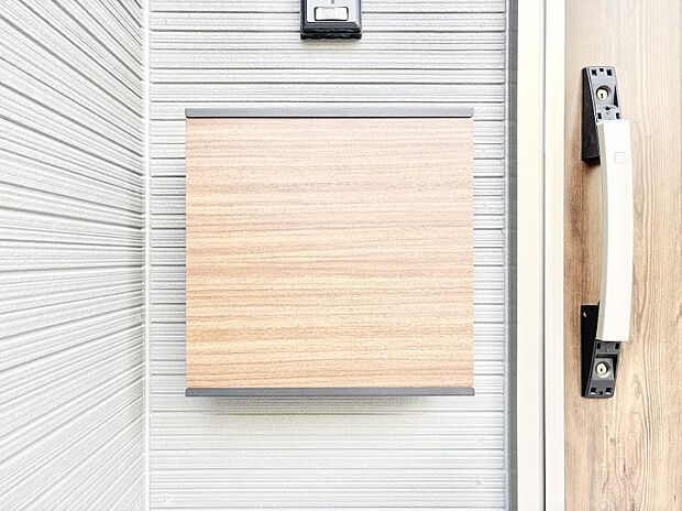 【その他現地】シンプルなデザインのポスト