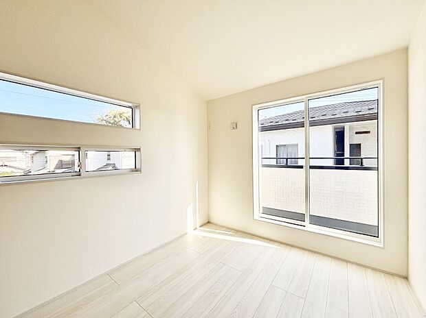 【洋室】バルコニーが開放感をプラスしてくれる洋室