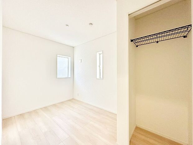 【寝室】収納が充実しているので居住スペースを広々使えます