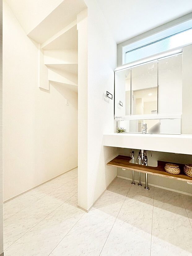 【ランドリースペース】上質な洗面空間がゆとりの時間を演出