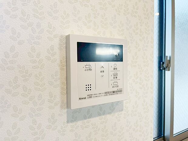 【その他設備(キッチン給湯スイッチ)】給湯器リモコンで家事もスムーズに。
