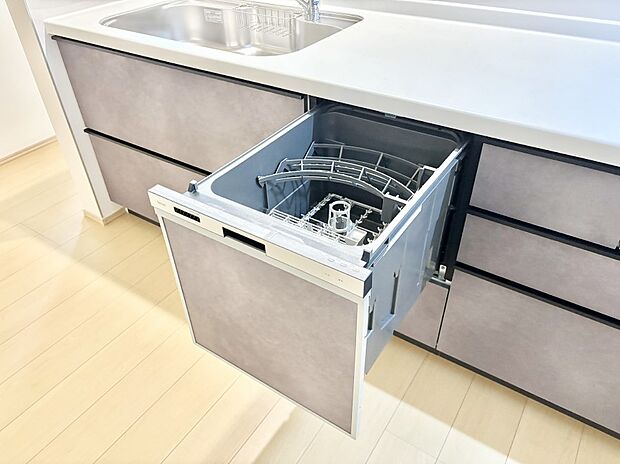 【その他設備(食洗機)】面倒なお片づけは食洗機にお任せ！家事の負担が減って、時間にも気持ちにもゆとりができます。