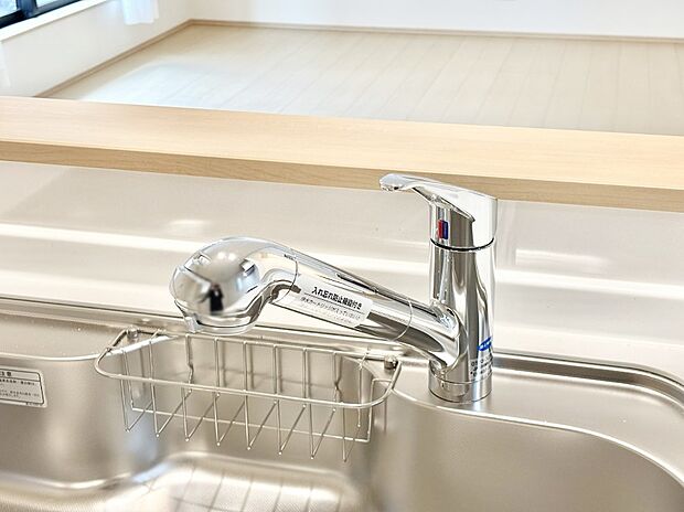 【その他設備(浄水器)】いつでも清潔なおいしいお水を。一つの水栓で水道水と浄水を使い分け。