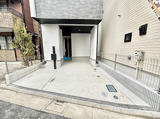 【駐車場】ビルトインタイプは大切なお車を傷や汚れから守ることができます。