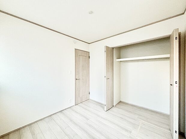 【洋室】バルコニーが開放感をプラスしてくれる洋室