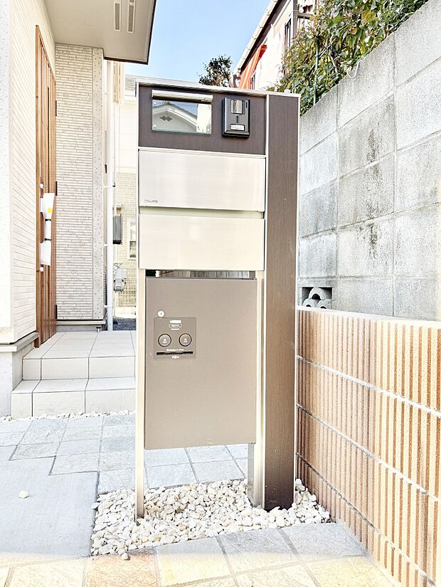 【その他現地】表札・インターホン・ポストをひとつに集約