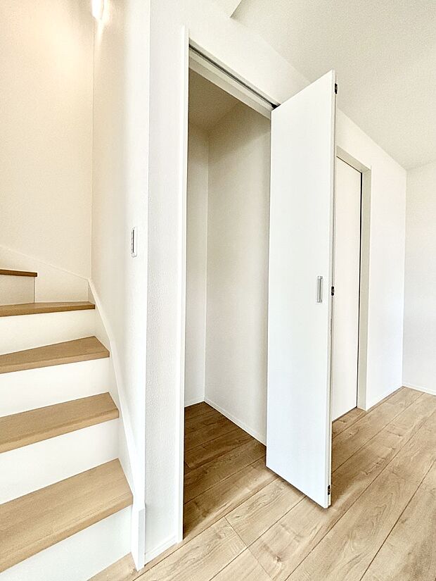 【リビング収納】リビング収納。ここに収納があると物が集まるLDKがスッキリ片付きそうですね。  