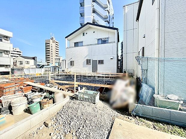【現地外観写真】たっぷりの陽光と心地よい風が舞い込む住まい