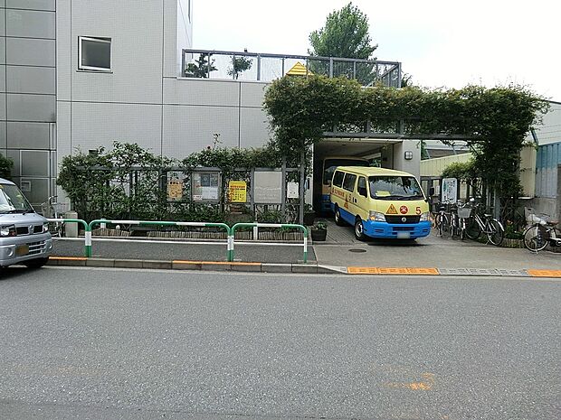 成立学園幼稚園（約1,100m）