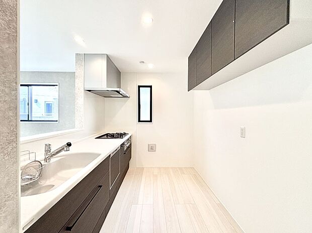 【キッチン】ゆとりあるキッチンではご家族と楽しくお料理ができます。