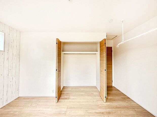 【ウォークインクローゼット】ウォークインクローゼットの活用で生活空間スッキリ