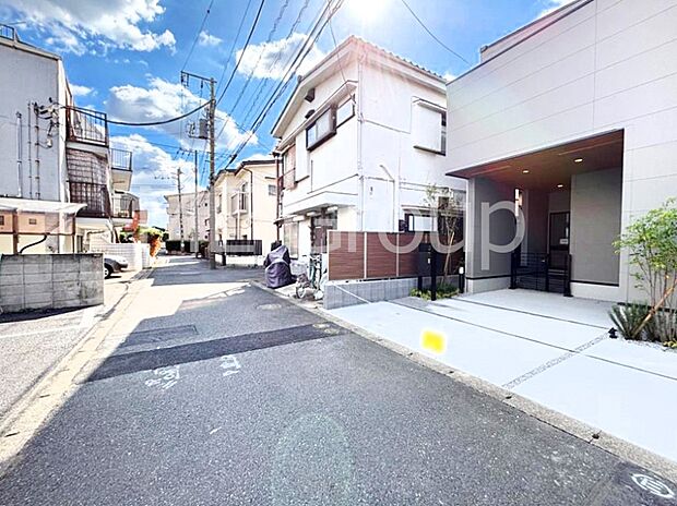 【前面道路含む現地写真】東急世田谷線「松陰神社前」駅　徒歩5分。毎日の通勤通学に便利な駅近です！