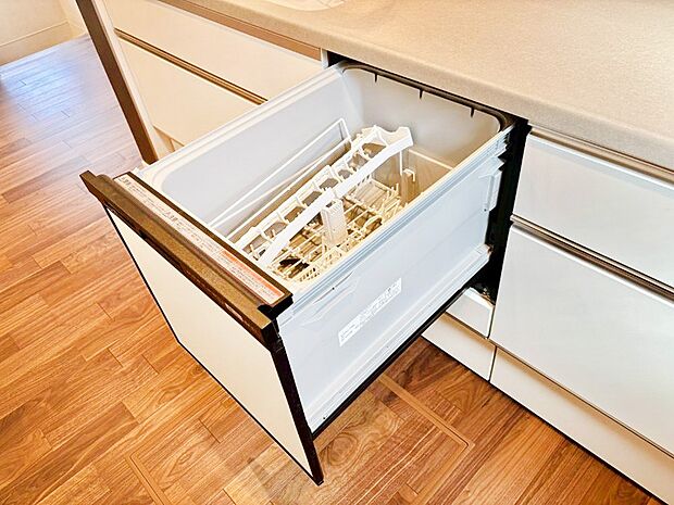 【その他設備(食洗機)】面倒なお片づけは食洗機にお任せ！家事の負担が減って、時間にも気持ちにもゆとりができます。