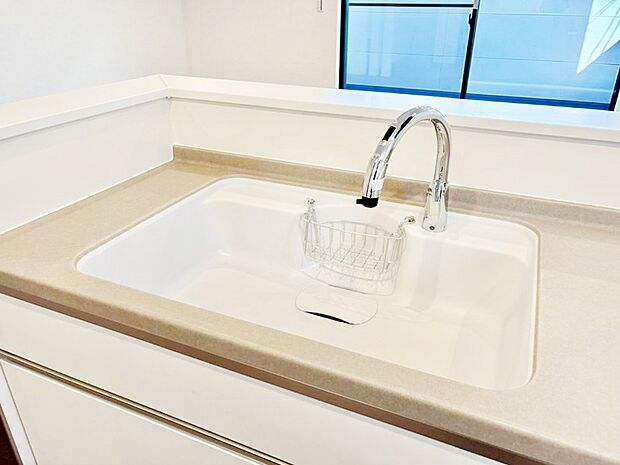 【その他設備(タッチレス水栓)】センサーに手をかざすだけで吐水／止水ができるタッチレス水栓