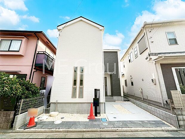 【現地外観写真】たっぷりの陽光と心地よい風が舞い込む住まい