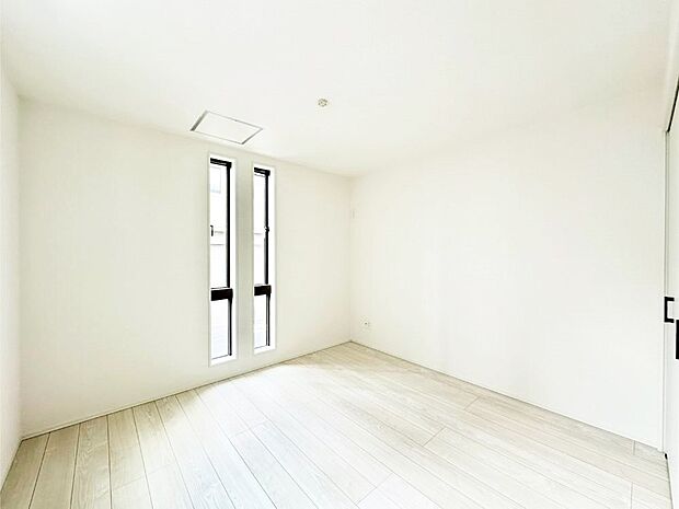 【子供部屋】窓からのやさしい光が心地よいプライベートルーム