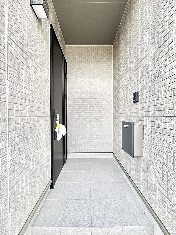 【玄関】大切な家族、来客を出迎える玄関。