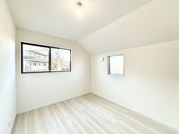 【子供部屋】２面採光で明るさ＆風通し良好！