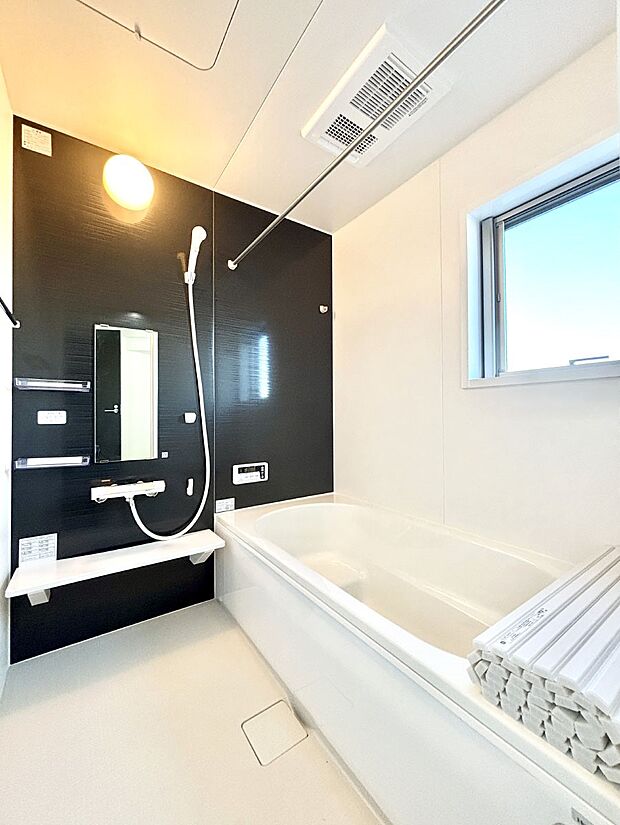 【浴室】落ち着いた雰囲気でゆっくりお寛ぎいただけるバスルーム