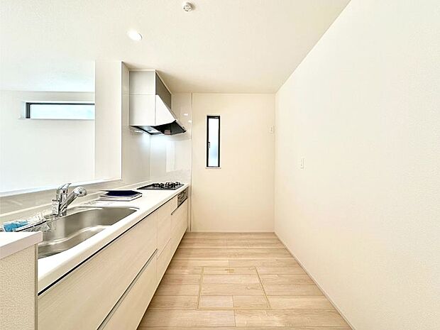 【キッチン】ゆとりあるキッチンではご家族と楽しくお料理ができます。