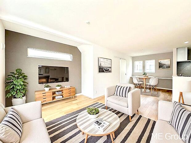 【リビング】ご家族の賑やかな話し声で包まれる明るいリビング  ※家具はCGです