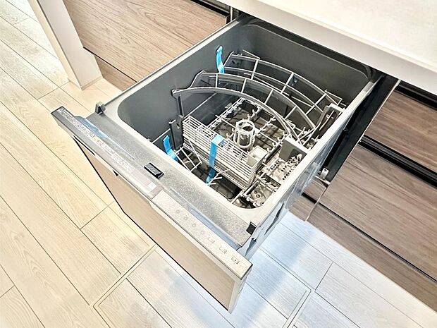 【その他設備(食洗機)】面倒なお片づけは食洗機にお任せ！家事の負担が減って、時間にも気持ちにもゆとりができます。