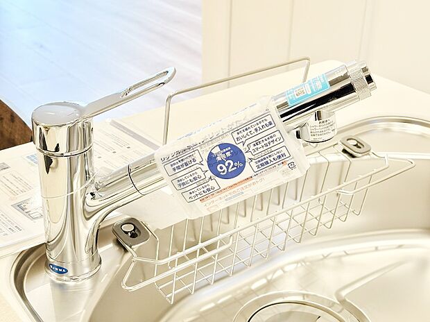 【その他設備(浄水器)】いつでも清潔なおいしいお水を。一つの水栓で水道水と浄水を使い分け。