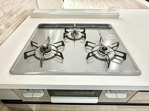 【その他設備(Ｓｉセンサーコンロ)】ガスコンロはＳｉセンサー搭載。火力調節や焦げ付き・消し忘れも防いでくれます。