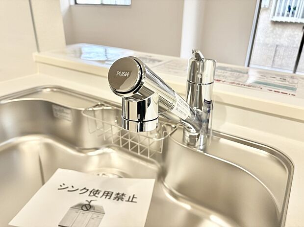 【その他設備(浄水器)】いつでも清潔なおいしいお水を。一つの水栓で水道水と浄水を使い分け。