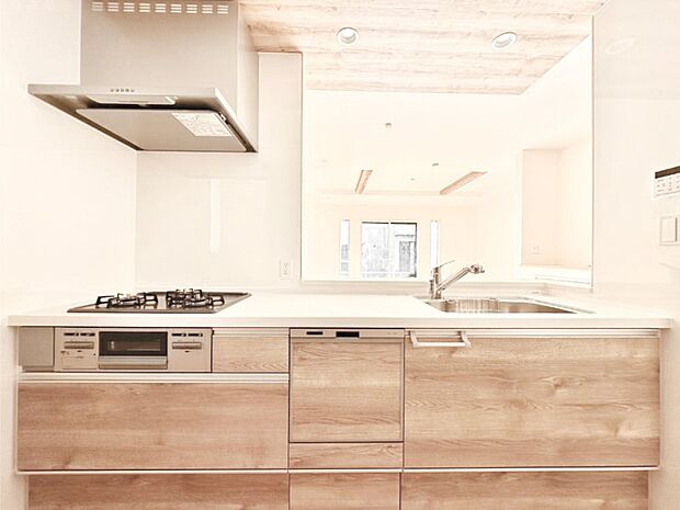 【キッチン】毎日使うキッチンだから、使いやすさ&お手入れのしやすさにこだわりました。