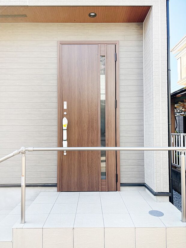 【玄関】大切な家族、来客を出迎える玄関。