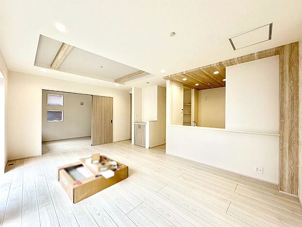 【リビングダイニング】落ち着いた雰囲気のＬＤＫは家族みんなの快適空間  