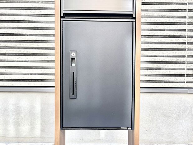 【その他現地】「宅配ボックス」 時間を気にせず宅配物をいつでも安全に受け取れます。