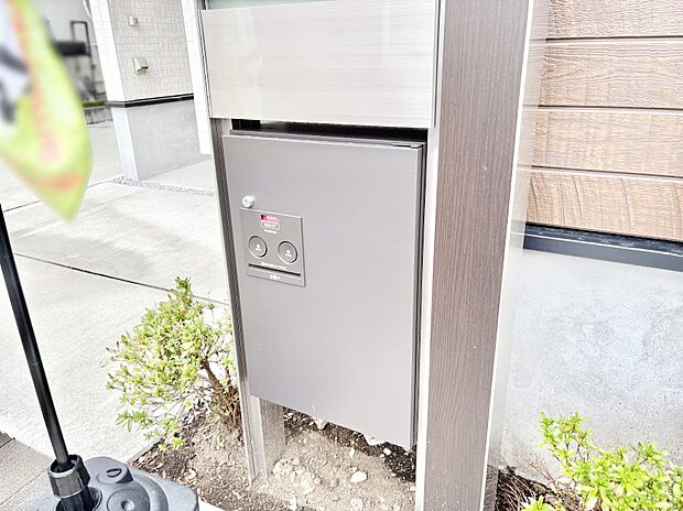 【その他現地】再配達のストレスを軽減してくれる便利な宅配ＢＯＸ