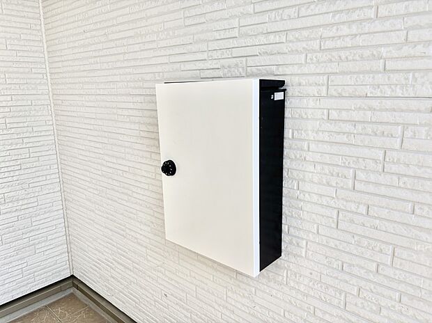 【その他現地】シンプルなデザインのポスト