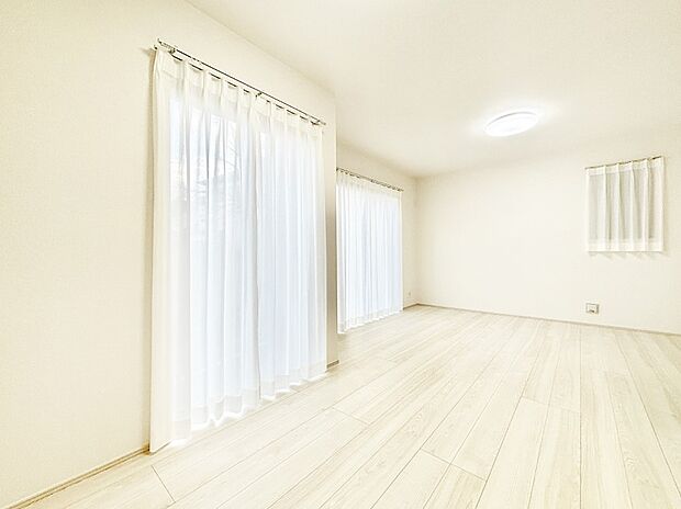 【ダイニング】家族の笑顔が自然と生まれてくる、そんな雰囲気のダイニングに仕上がっています 