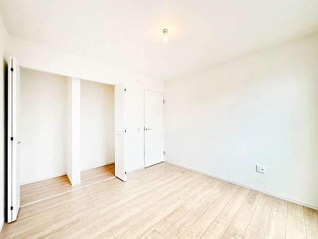 【洋室】木の温もりがやさしいフローリングは安らぎをもたらす住空間