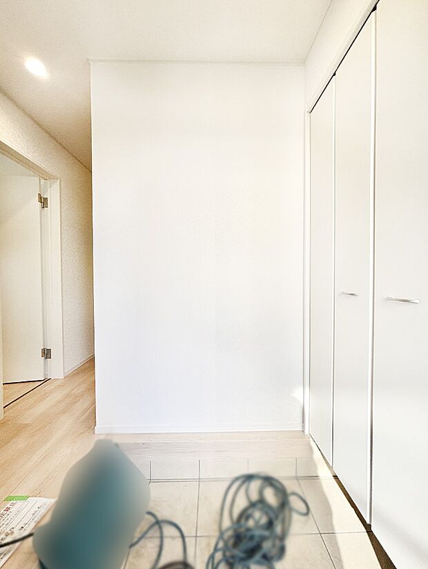 【玄関】家族の帰宅やお客様をあたたかく迎える玄関